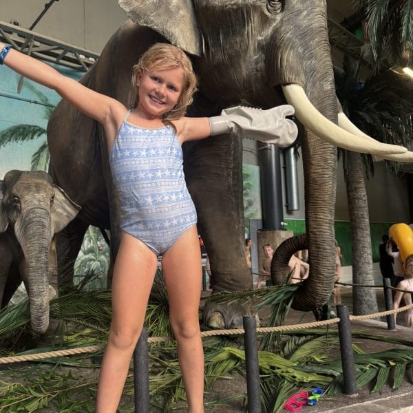 Puge arm grå badeland glad